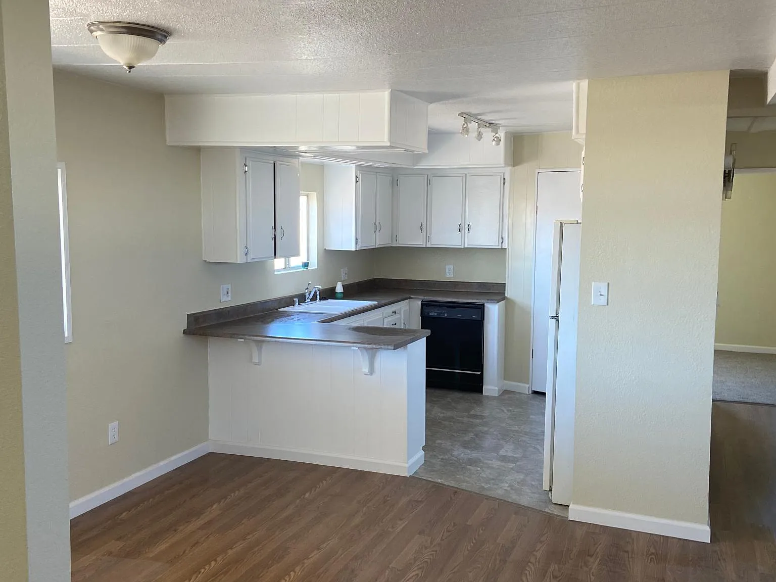 1554 N Guam St — Photo 4