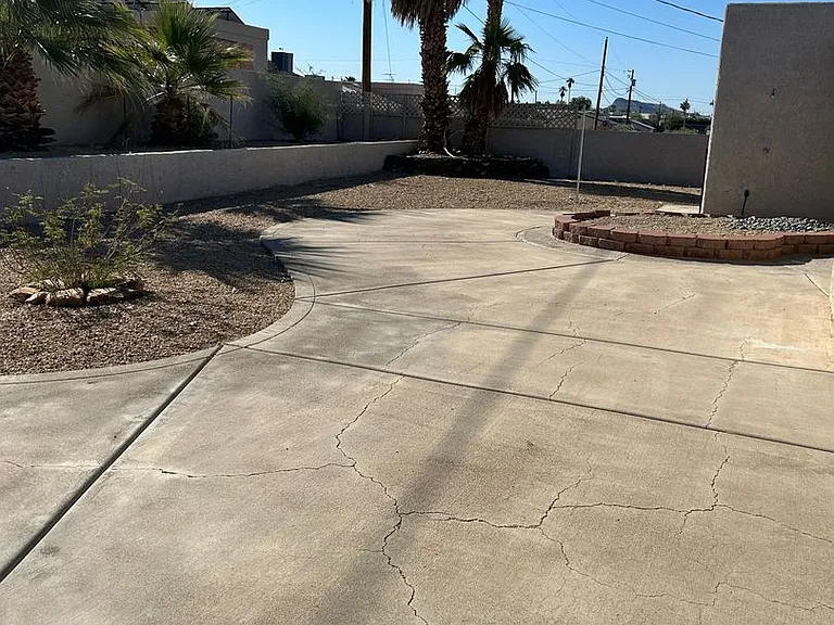 2401 Cosnina Dr — Photo 35