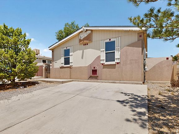 3rd image of 120 Westcourt Pl NW