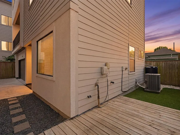 2403 Everett St #A — Photo 23
