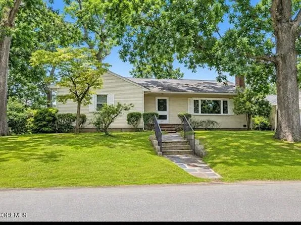 271 Jerome Avenue, Oakhurst, NJ 07755