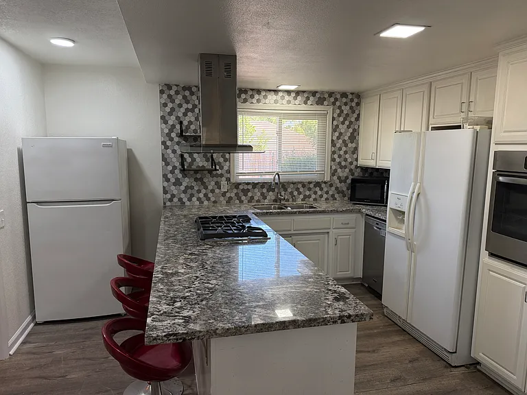 124 W Manfield St — Photo 15