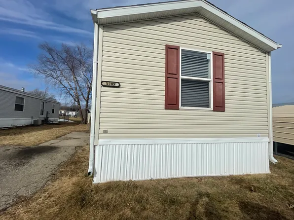 3209 Bristol Rd, Waterloo, IA 50701