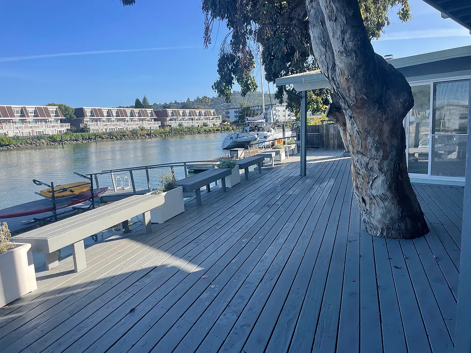 16 Harbor View Ct