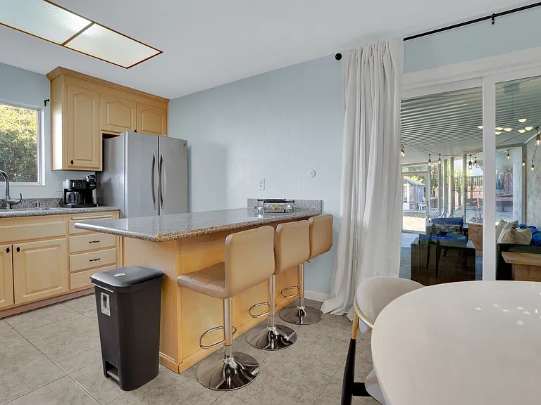 Cypress Ave — Photo 15