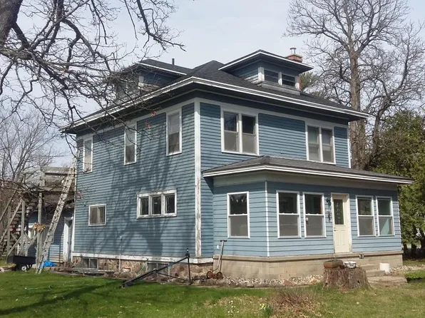 132 E School St #1, Hancock, WI 54943