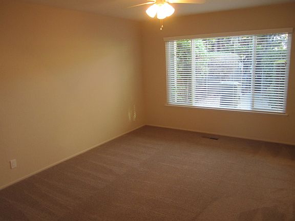 5th image of 872 E Evelyn Ave