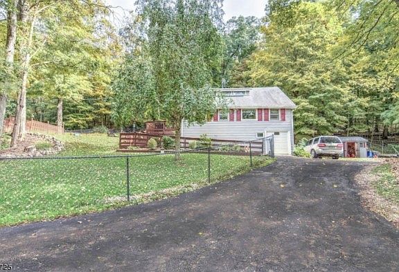 2nd image of 5 Knollwood Dr