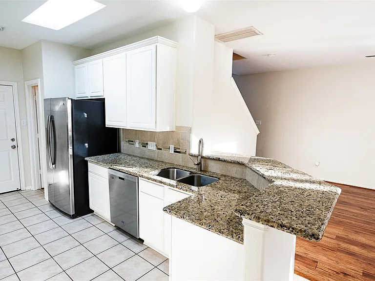 11 Summerhaze Cir — Photo 8