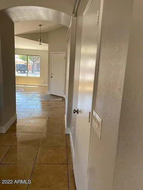 4 bed, 1940 sqft, $1,950 — Photo 2