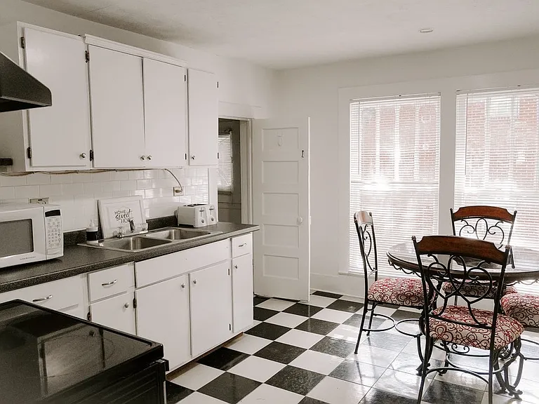 135 Gilbert Ct — Photo 20