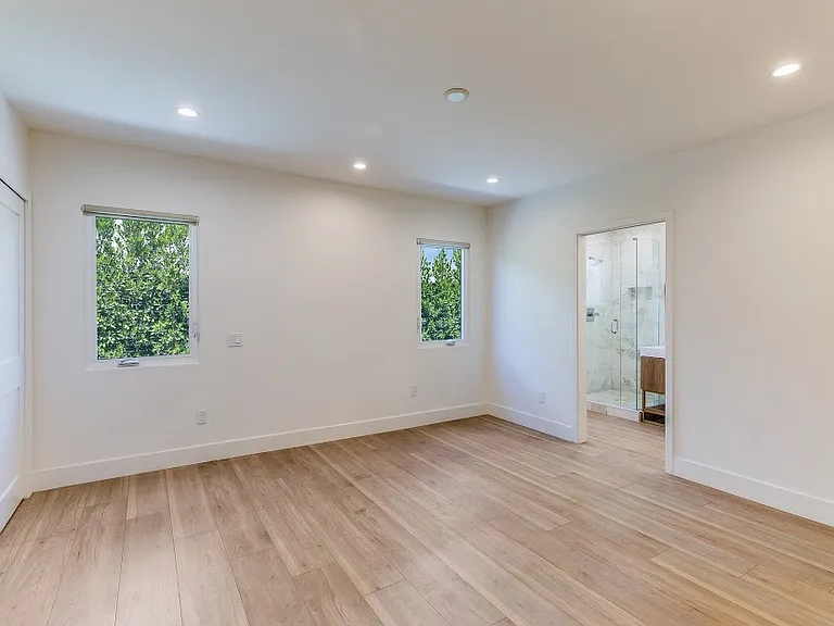 10385 Ilona Ave — Photo 7