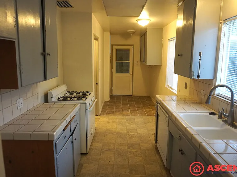2112 Kingston Pl — Photo 6