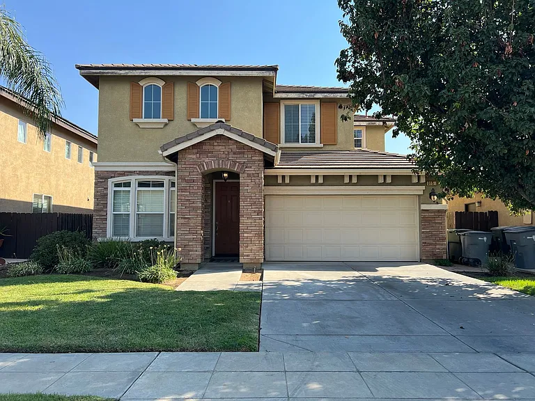 3156 N Applegate Ave — Photo 1