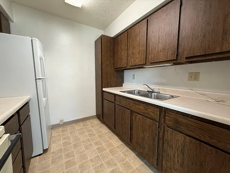 Salem Apartments — Photo 6