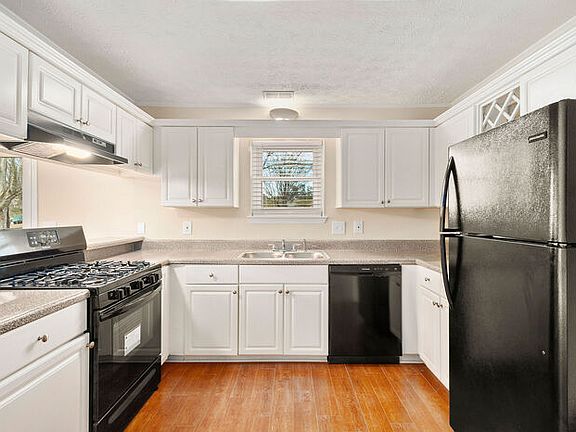 3rd image of 4050 Keheley Glen Dr NE