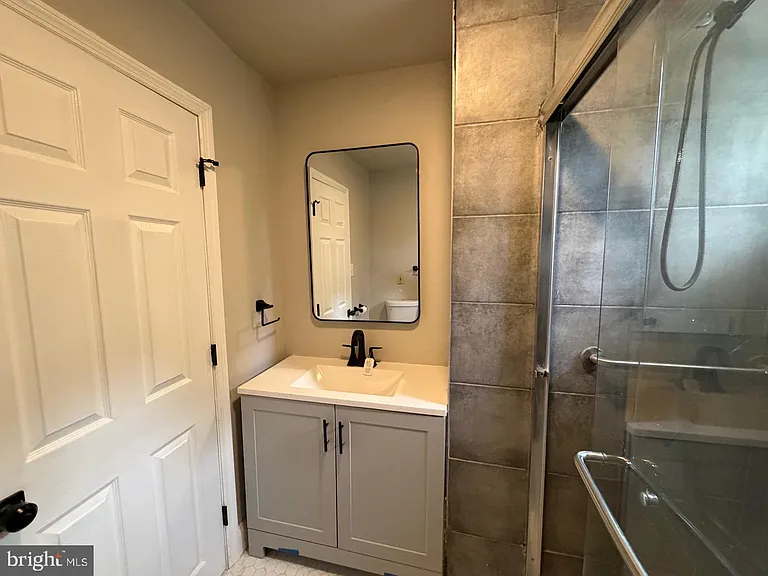 124 Robbins Ave #B — Photo 13
