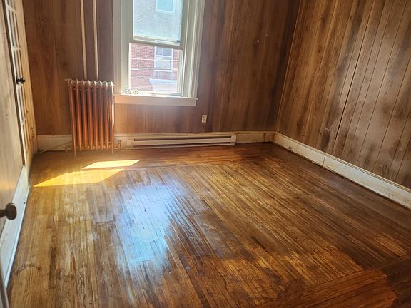 4th image of 1600 W Market St #2