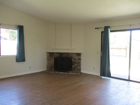4th image of 7397 Rush River Dr
