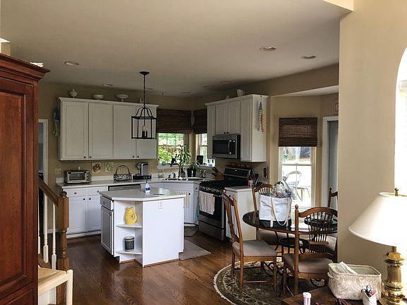 5th image of 670 Seldon Dr