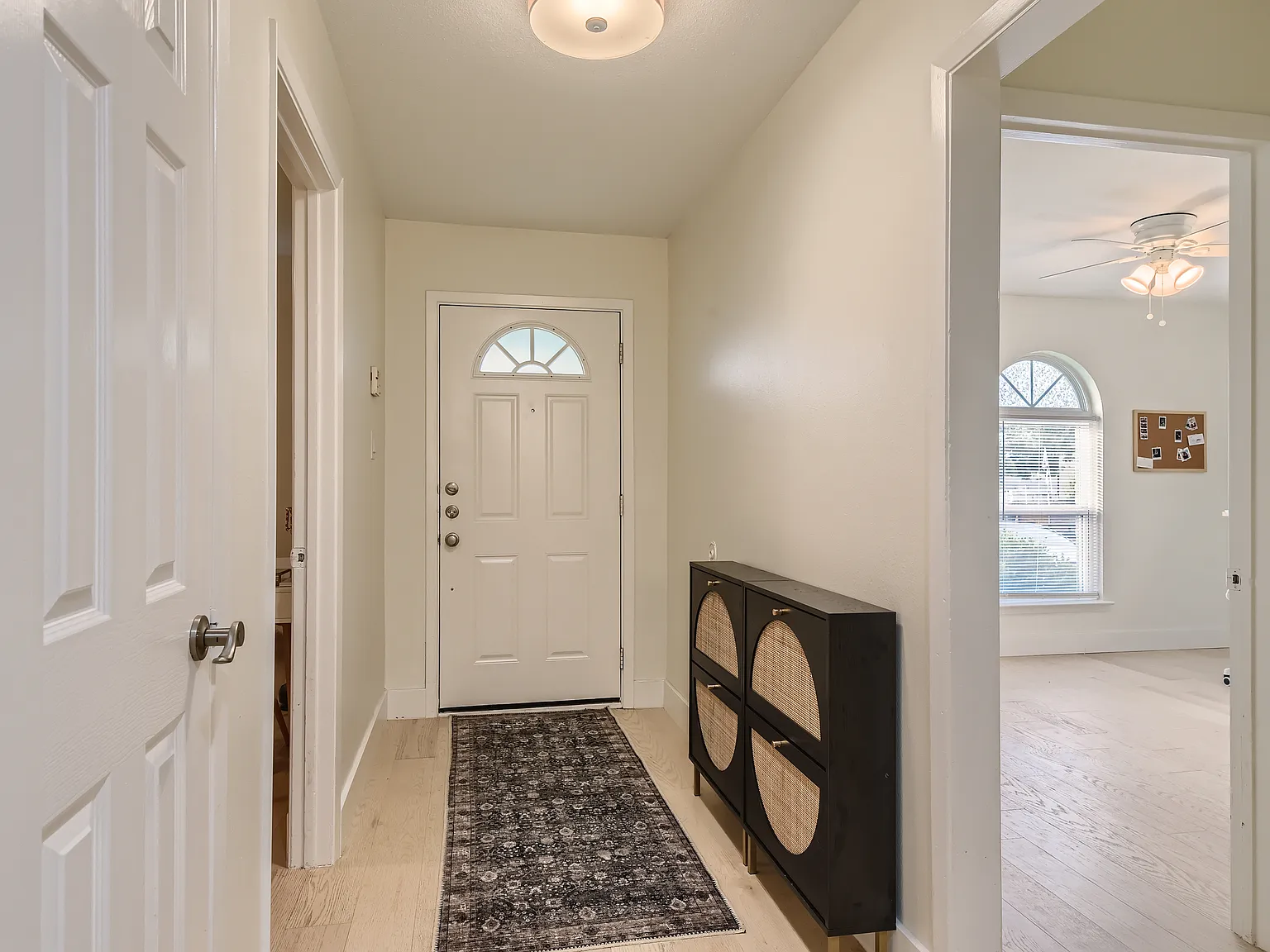 3 bed, 1240 sqft, $2,200 — Photo 4