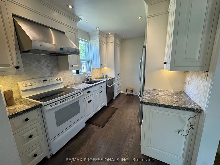 145 Yorkview Dr #MAIN — Photo 2