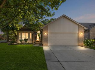 43410 Pointe Dr, Clinton Township, MI 48038