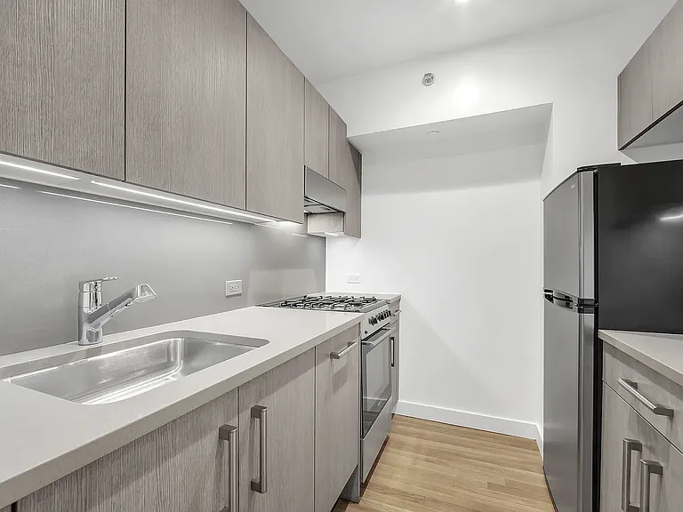 101 W 15th St #106 — Photo 6