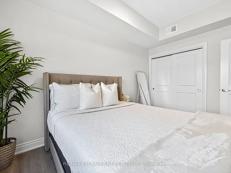261 King St E #302 — Photo 24