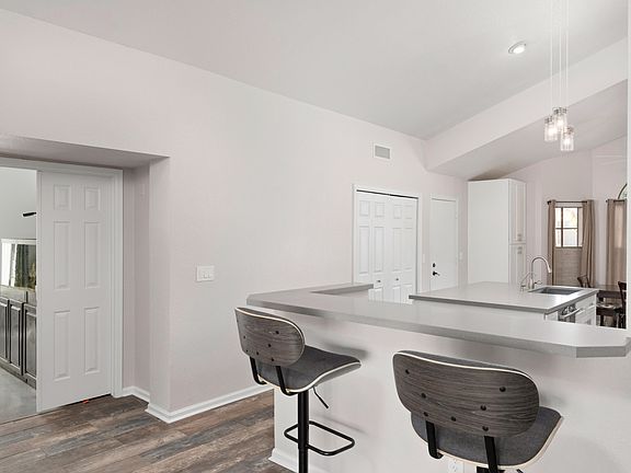 5th image of 11821 N 110th Pl