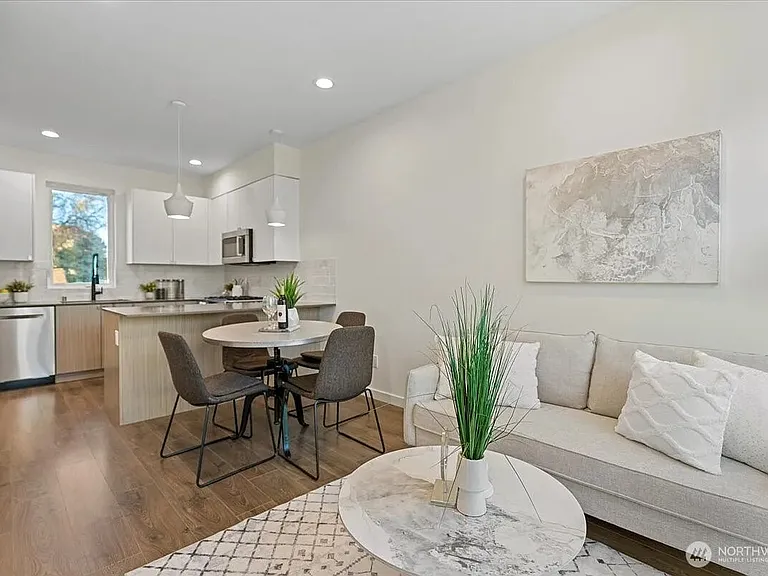 2310 W Newton St — Photo 16