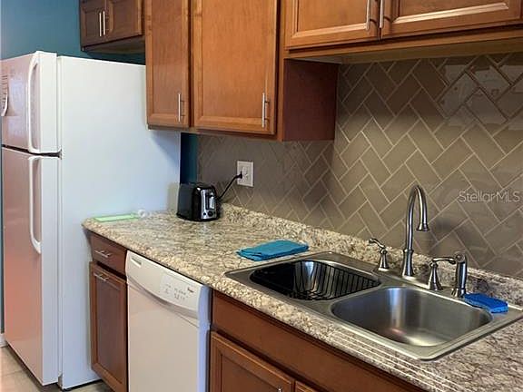 5th image of 6080 80th St N Unit 305