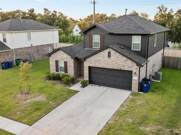 403 Magnolia St, Clute, TX 77531