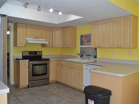 3rd image of 5059 Woodstone Cir N
