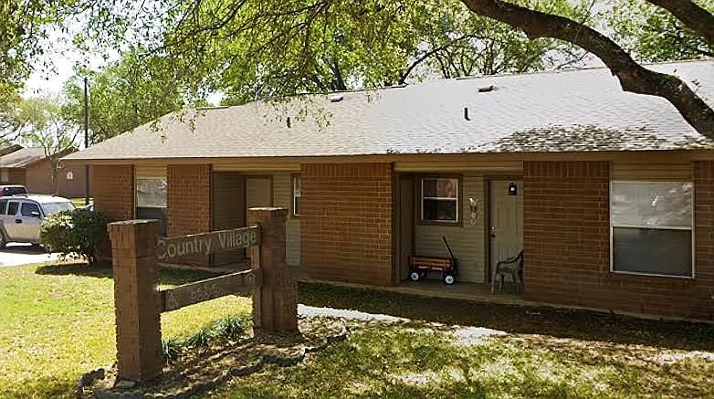 1st image of 606 E Kennedy Ave