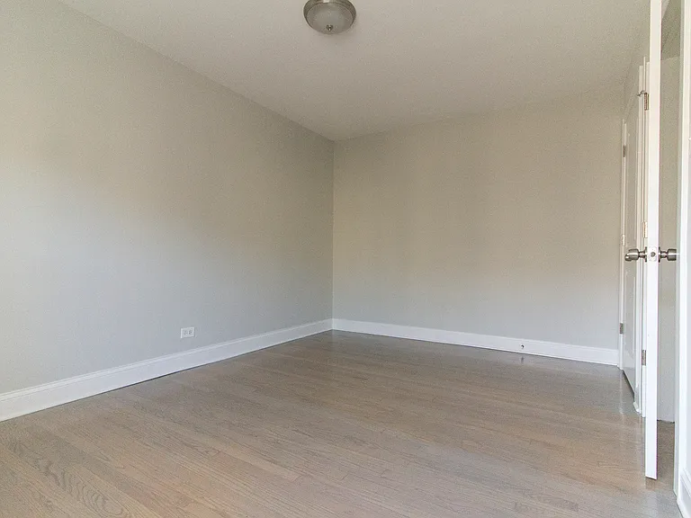 601, E2 - Bedroom