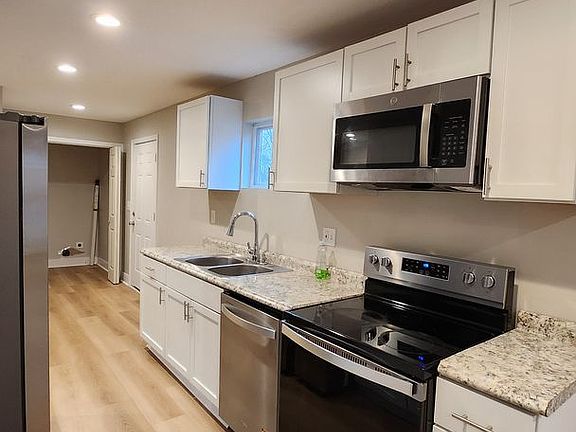3rd image of 4630 Farrington Ave