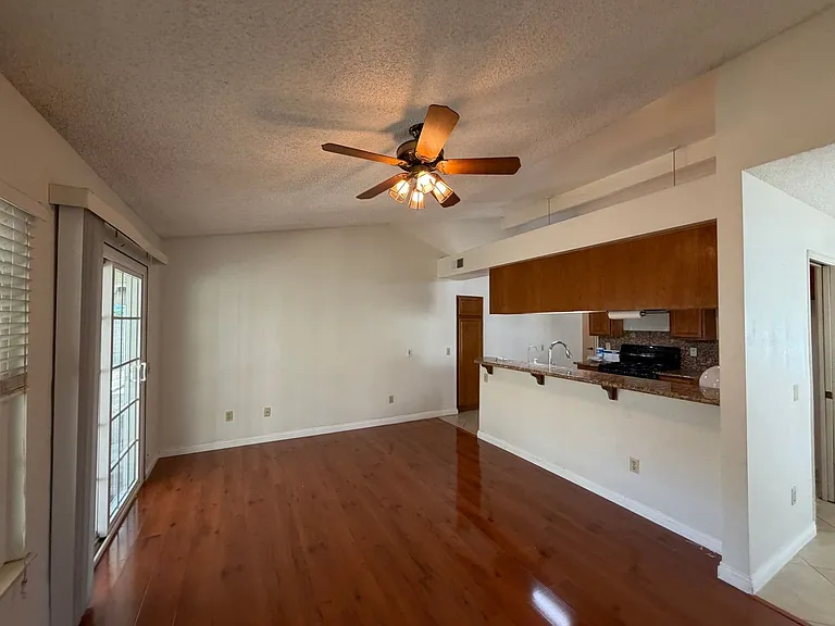 20318 Temple Ave — Photo 5