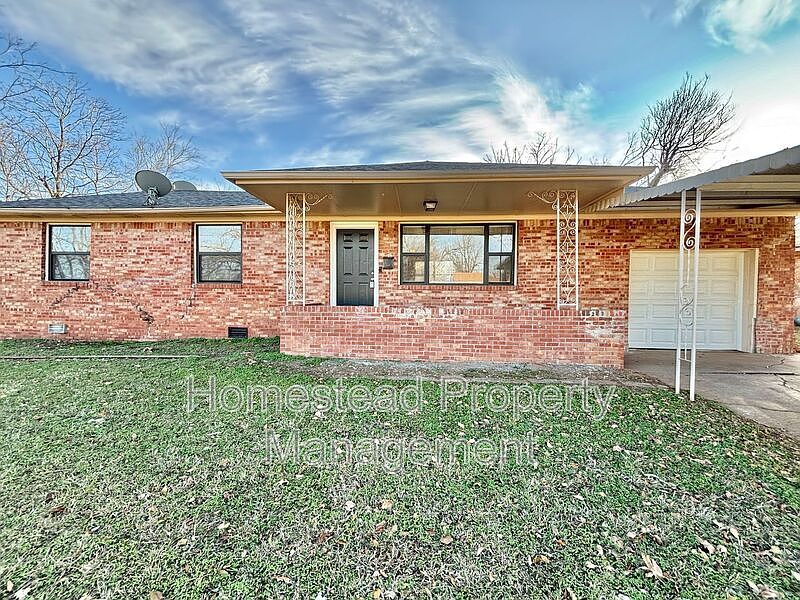 1st image of 1524 NE 29th St