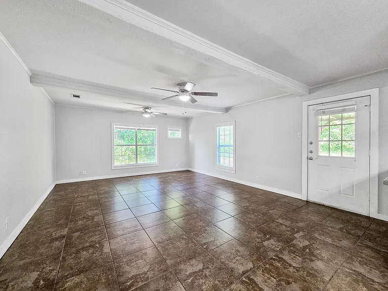 235 Allen St — Photo 4