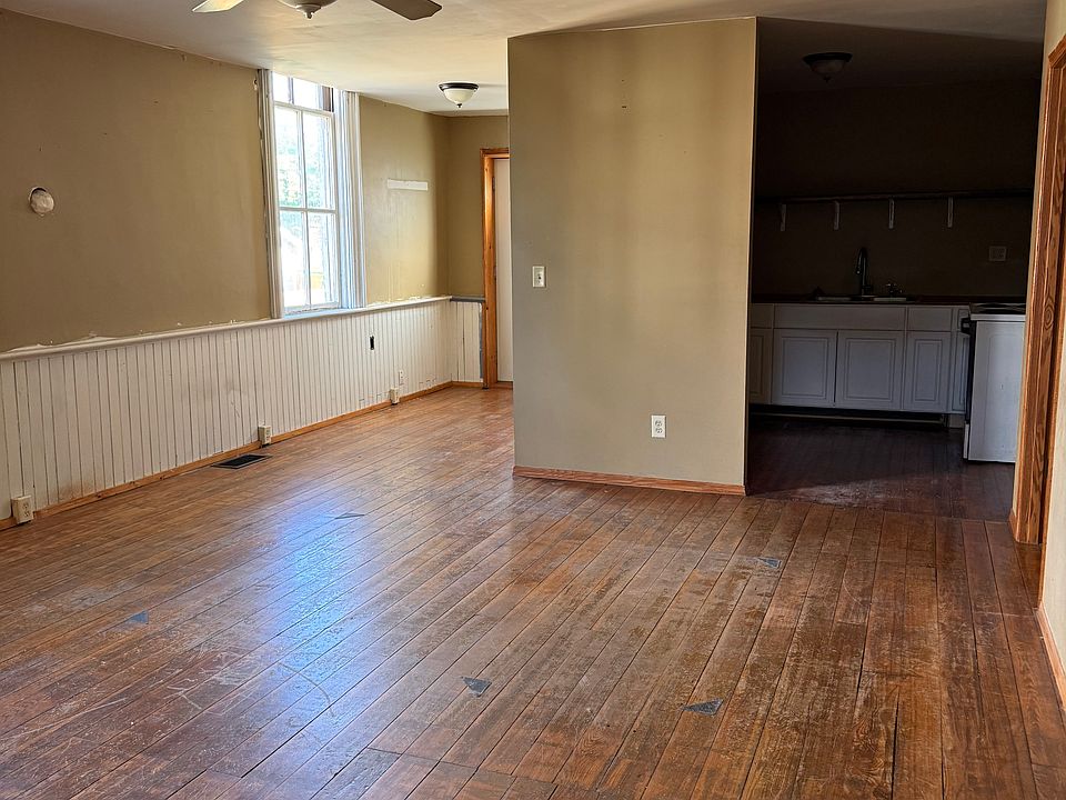 1st image of 208 E Main St