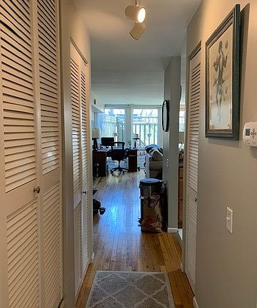 4th image of 2029 N Larrabee St #1