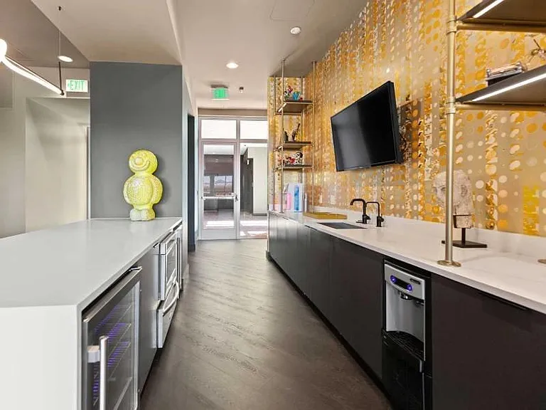 SB1K Apartments — Photo 28