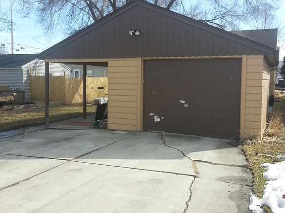 1.5 garage w/carport