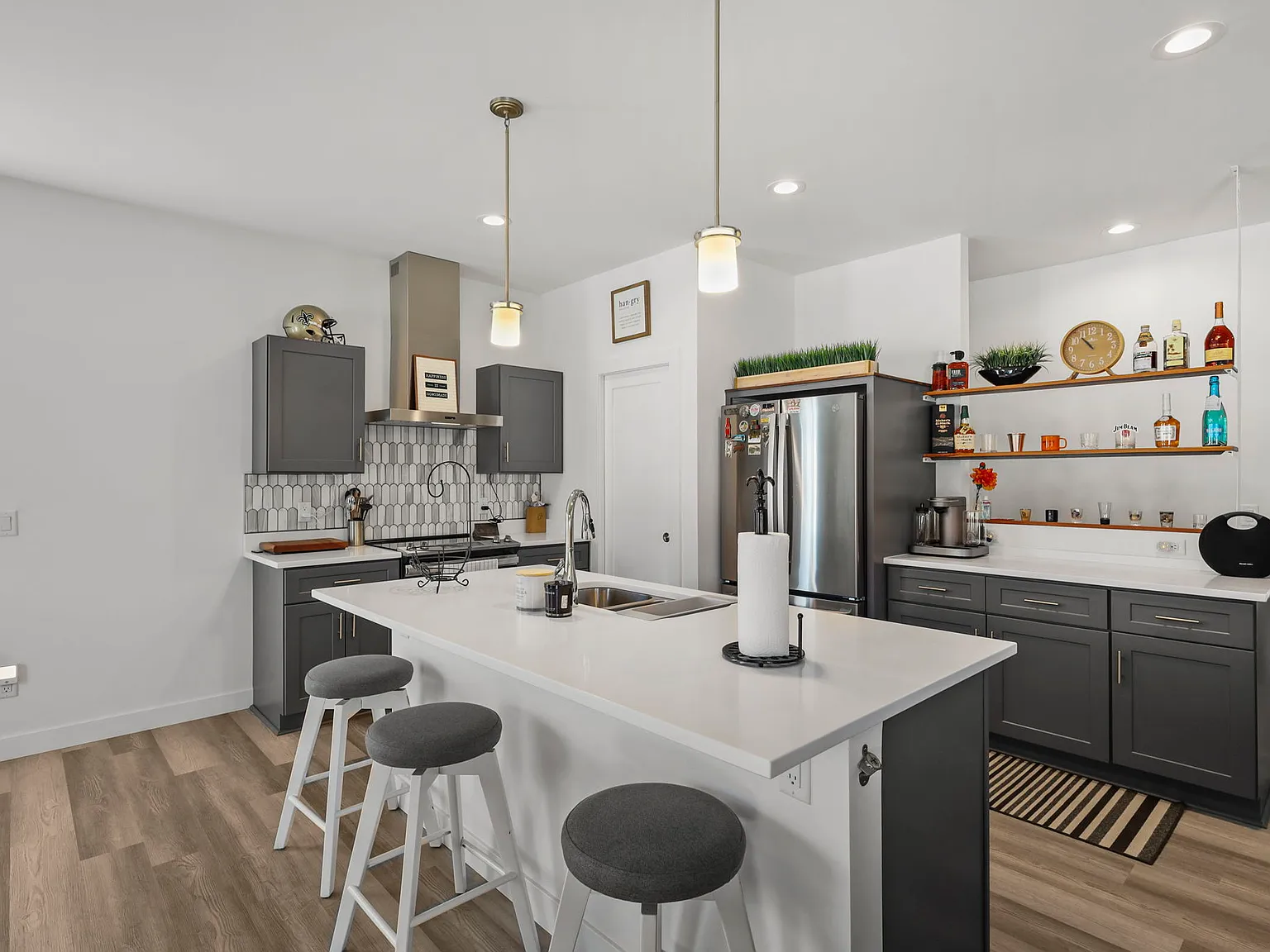 3 bed, 1400 sqft, $2,600 — Photo 4