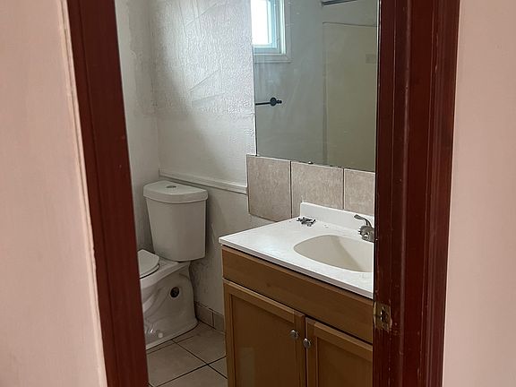 4th image of 65 Fairgreen Dr #1