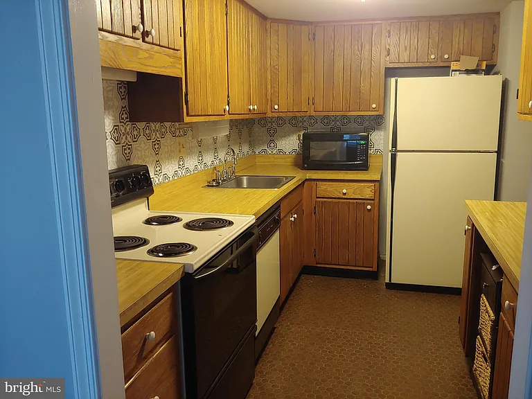 214 Stonybrook Dr #214 — Photo 16