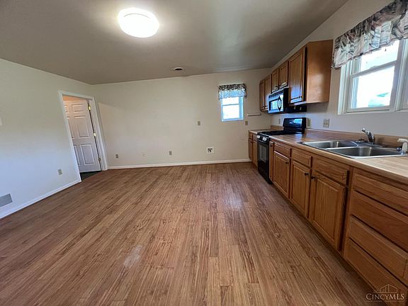 3rd image of 25954 Schantz Rd