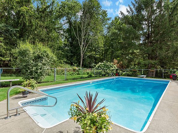 JanetB-40 Finnerty Rd-19.JPG