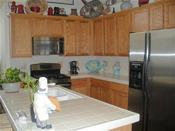2nd image of 3520 Beretania Way